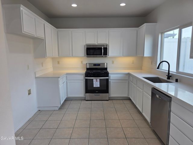 12378 Blazing Star Lane, Victorville, CA 92392