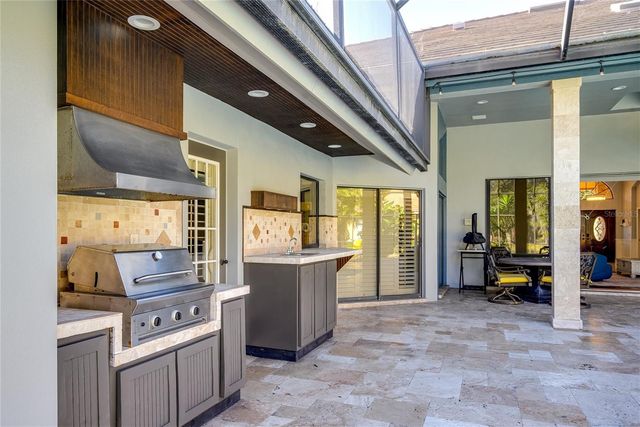 6329 W MACLAURIN DRIVE, Tampa, FL 33647