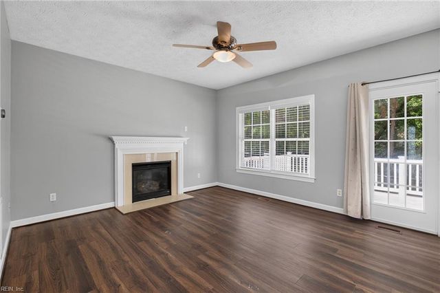 301 Forest View LN, Smithfield, VA 23430