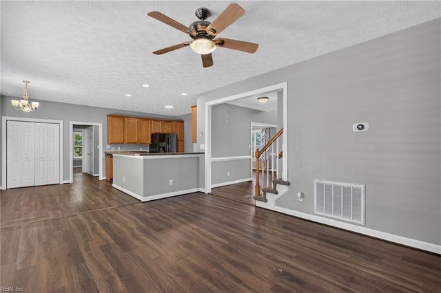 301 Forest View LN, Smithfield, VA 23430