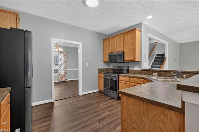 301 Forest View LN, Smithfield, VA 23430