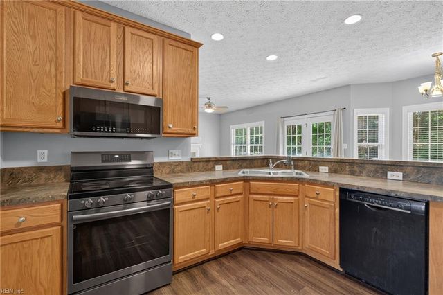 301 Forest View LN, Smithfield, VA 23430