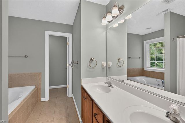 301 Forest View LN, Smithfield, VA 23430