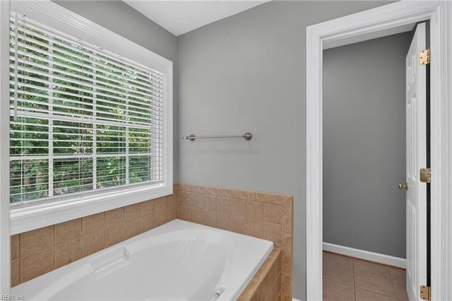 301 Forest View LN, Smithfield, VA 23430