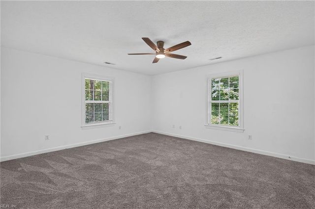 301 Forest View LN, Smithfield, VA 23430
