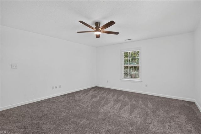301 Forest View LN, Smithfield, VA 23430