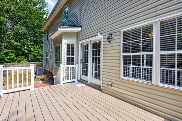 301 Forest View LN, Smithfield, VA 23430