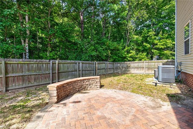 301 Forest View LN, Smithfield, VA 23430
