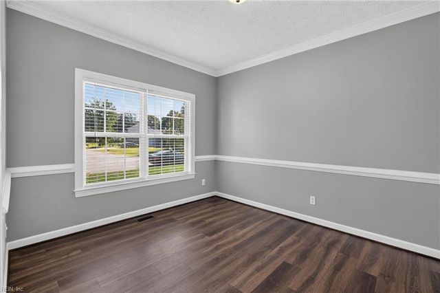301 Forest View LN, Smithfield, VA 23430