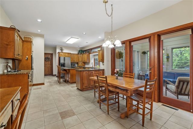 102 Brandywine Dr, Peters Twp, PA 15317
