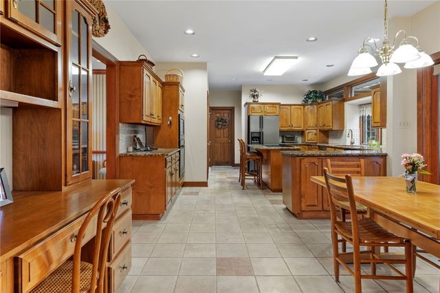 102 Brandywine Dr, Peters Twp, PA 15317