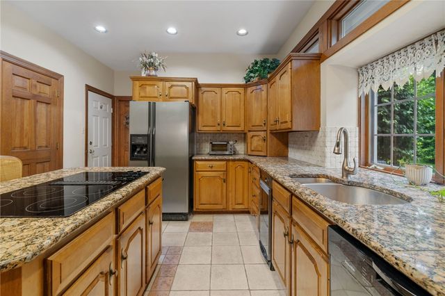 102 Brandywine Dr, Peters Twp, PA 15317