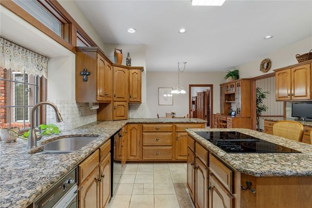 102 Brandywine Dr, Peters Twp, PA 15317