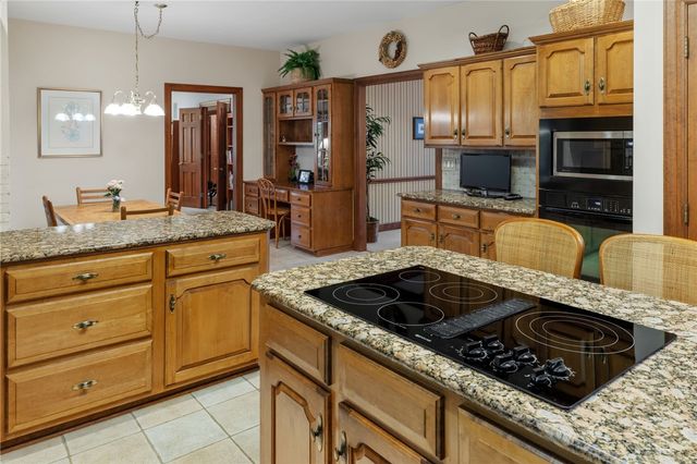 102 Brandywine Dr, Peters Twp, PA 15317