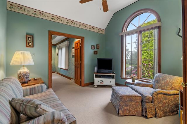 102 Brandywine Dr, Peters Twp, PA 15317