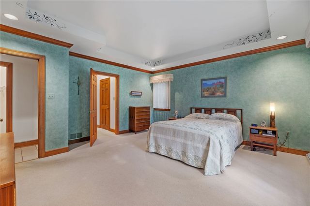 102 Brandywine Dr, Peters Twp, PA 15317