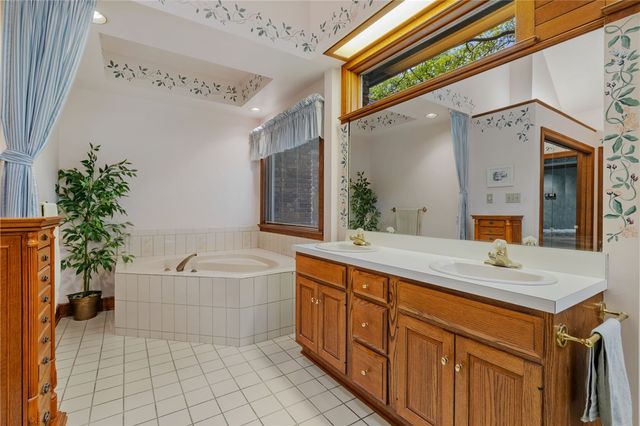 102 Brandywine Dr, Peters Twp, PA 15317