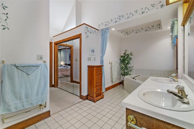 102 Brandywine Dr, Peters Twp, PA 15317