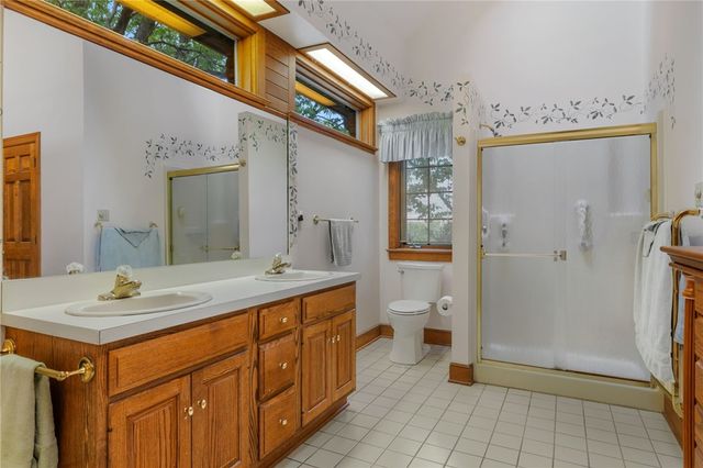 102 Brandywine Dr, Peters Twp, PA 15317