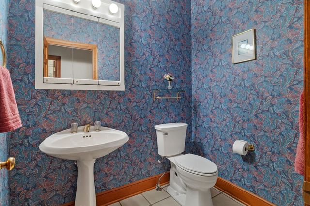 102 Brandywine Dr, Peters Twp, PA 15317