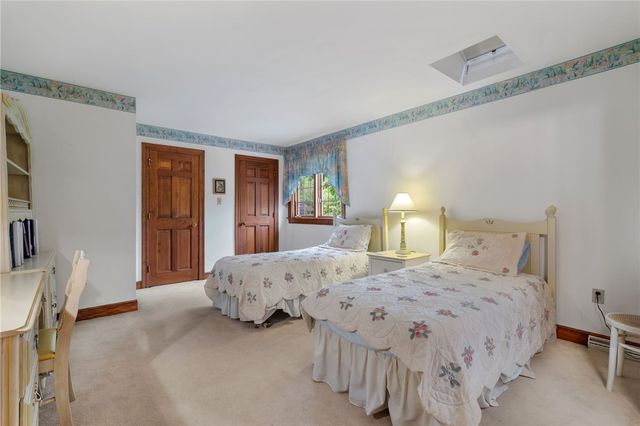 102 Brandywine Dr, Peters Twp, PA 15317