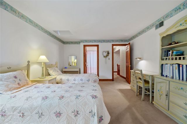 102 Brandywine Dr, Peters Twp, PA 15317
