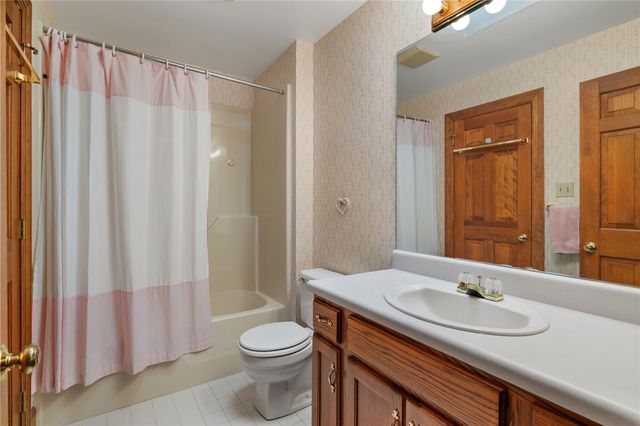 102 Brandywine Dr, Peters Twp, PA 15317