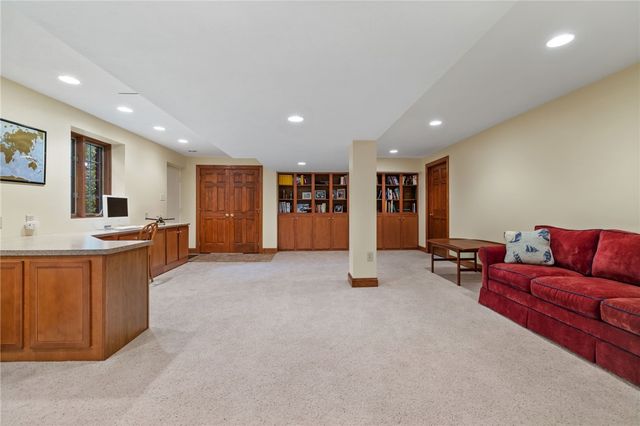 102 Brandywine Dr, Peters Twp, PA 15317