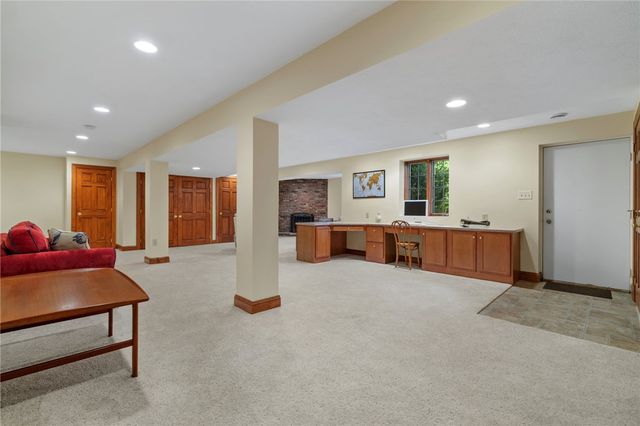 102 Brandywine Dr, Peters Twp, PA 15317