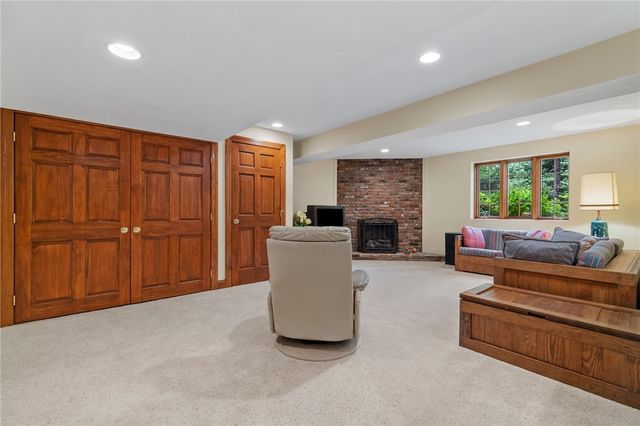 102 Brandywine Dr, Peters Twp, PA 15317