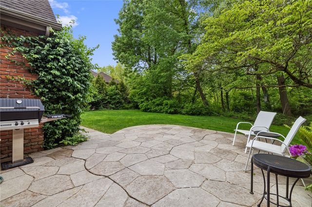 102 Brandywine Dr, Peters Twp, PA 15317