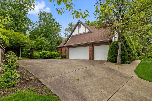 102 Brandywine Dr, Peters Twp, PA 15317