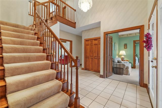 102 Brandywine Dr, Peters Twp, PA 15317