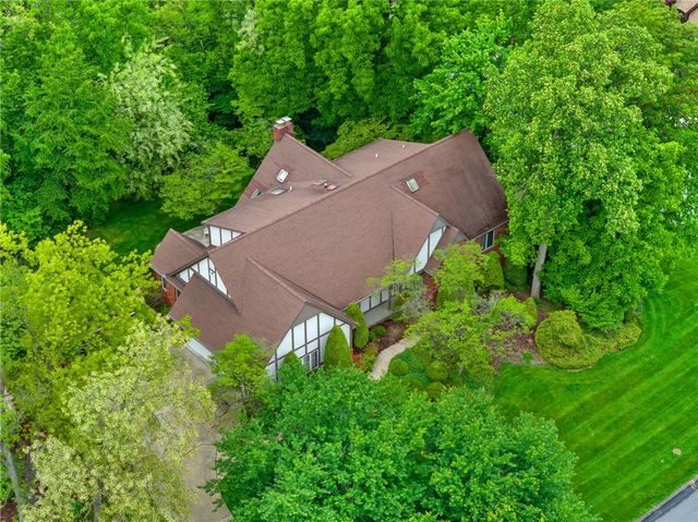 102 Brandywine Dr, Peters Twp, PA 15317