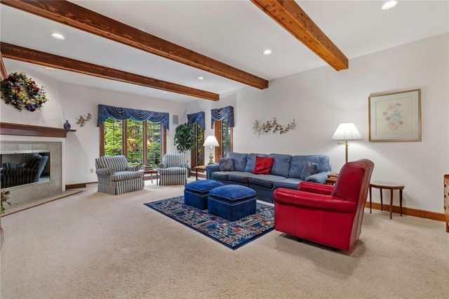 102 Brandywine Dr, Peters Twp, PA 15317