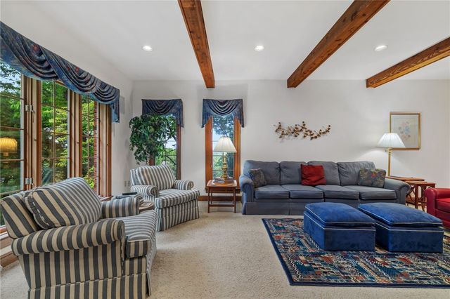 102 Brandywine Dr, Peters Twp, PA 15317