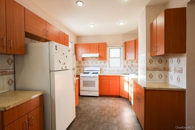 10334 108th Street, Richmond Hill, NY 11419