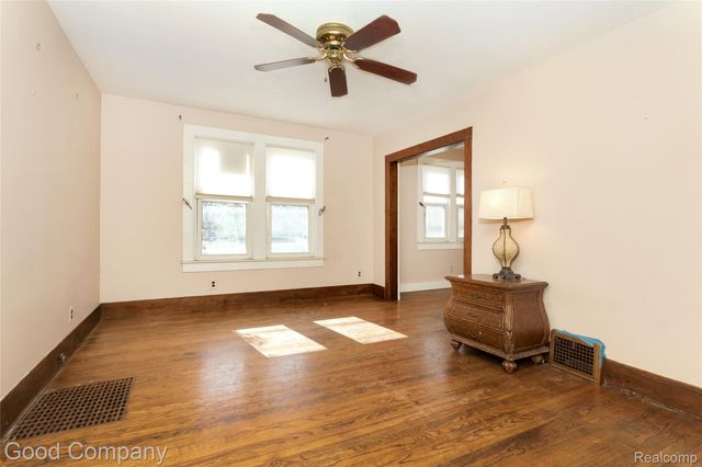 834 W Houstonia Avenue, Royal Oak, MI 48073