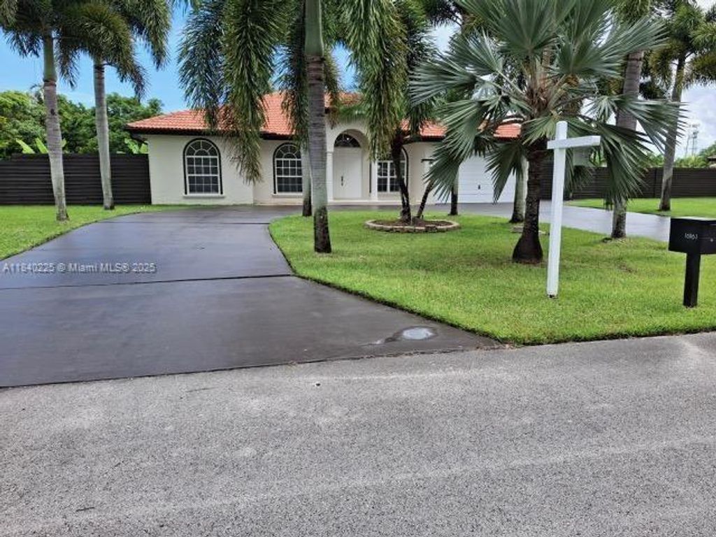 16961 SW 213 LN, Miami, FL 33187