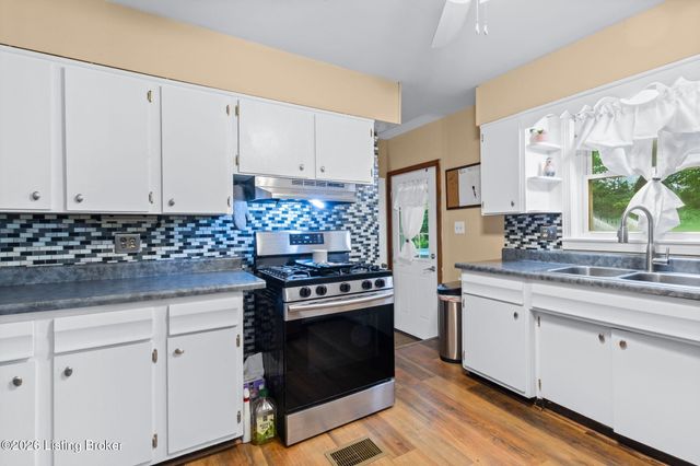 4905 Manslick Rd, Louisville, KY 40216