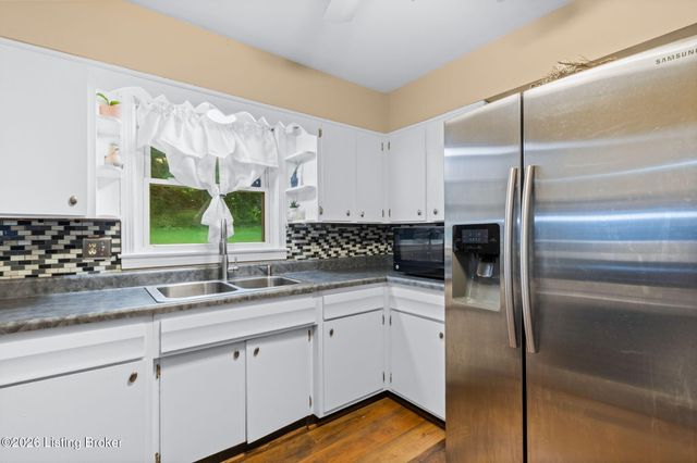 4905 Manslick Rd, Louisville, KY 40216