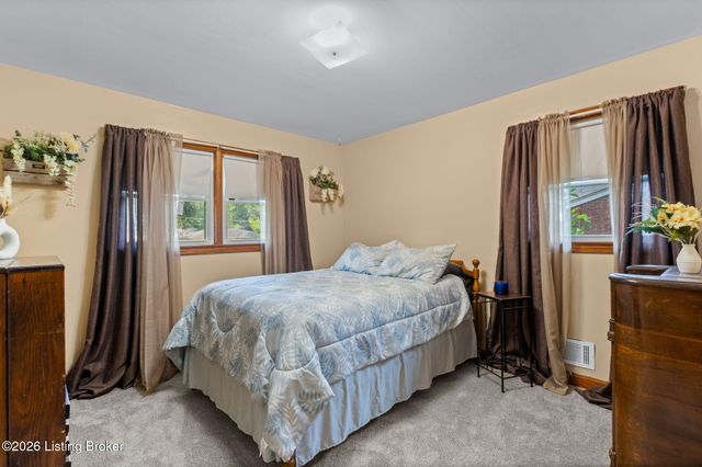 4905 Manslick Rd, Louisville, KY 40216