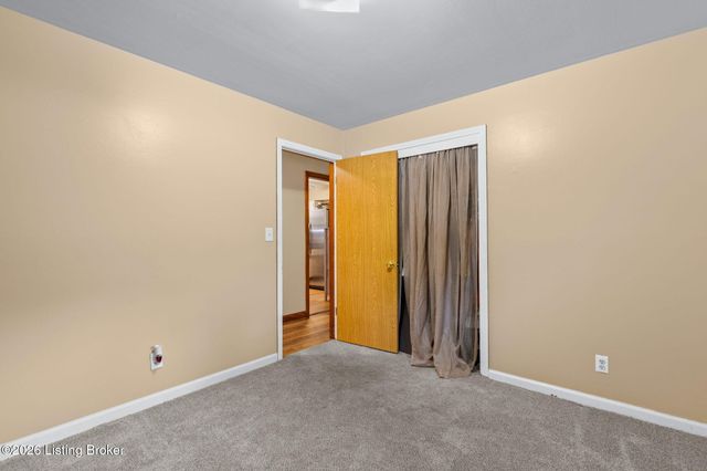 4905 Manslick Rd, Louisville, KY 40216