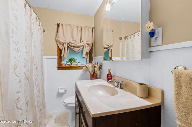 4905 Manslick Rd, Louisville, KY 40216