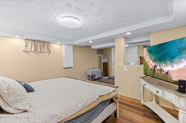 4905 Manslick Rd, Louisville, KY 40216