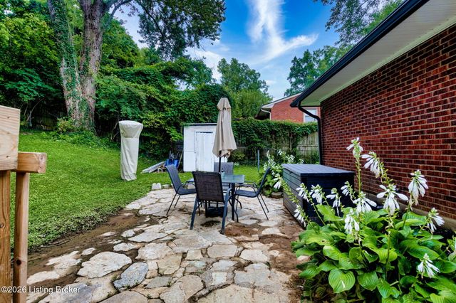 4905 Manslick Rd, Louisville, KY 40216