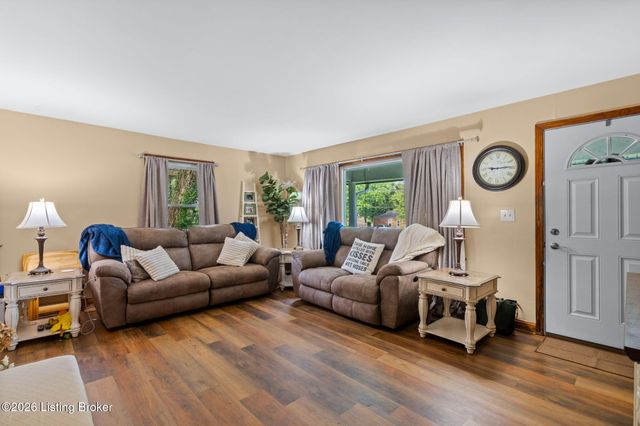 4905 Manslick Rd, Louisville, KY 40216