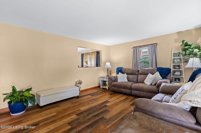 4905 Manslick Rd, Louisville, KY 40216