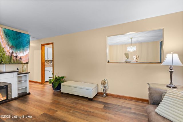 4905 Manslick Rd, Louisville, KY 40216