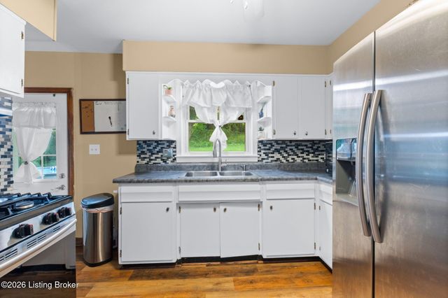4905 Manslick Rd, Louisville, KY 40216
